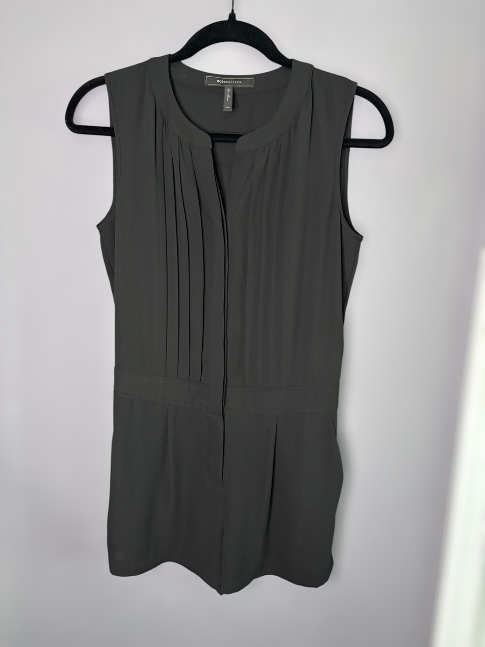 BCBG MaxAzria Black Sleeveless Pleated Romper XXS
